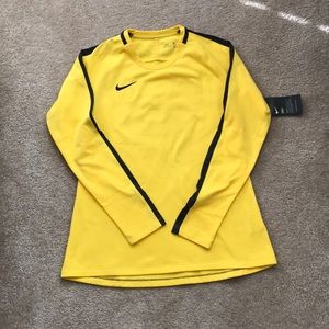 NWT Women’s Nike yellow Women’s M Goalie Shirt